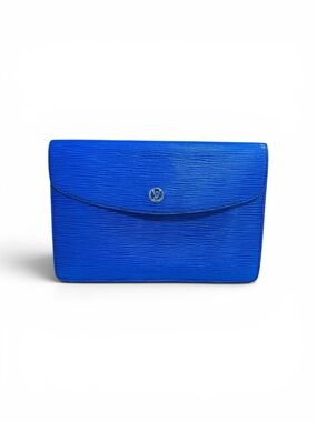 Luis Vuitton Epi Vibrant Cobalt Blue Crossbody bag, removable chain.